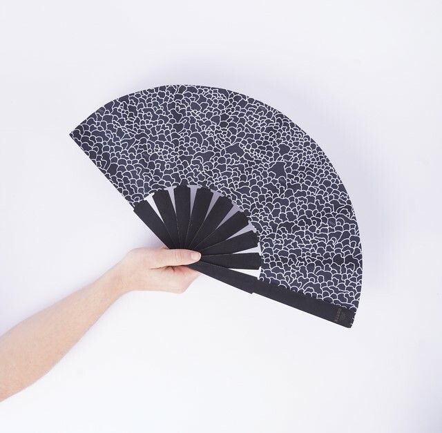 Abanico Piel Koi Black Standard Abanico Piel Koi Black Standard